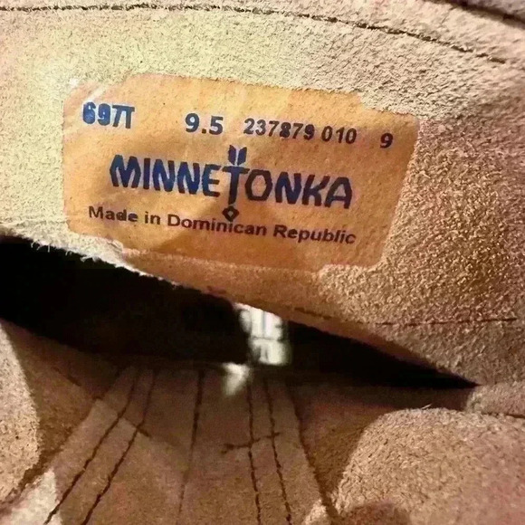 Minnetonka Moccasin, Double Fringe Side Boot, Sz. 9.5 - Picture 9 of 9